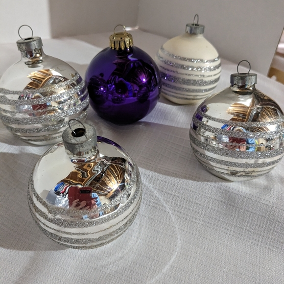 Lot of 5 VTG pyramid decorative glass Christmas tree ornaments USA - Picture 6 of 7